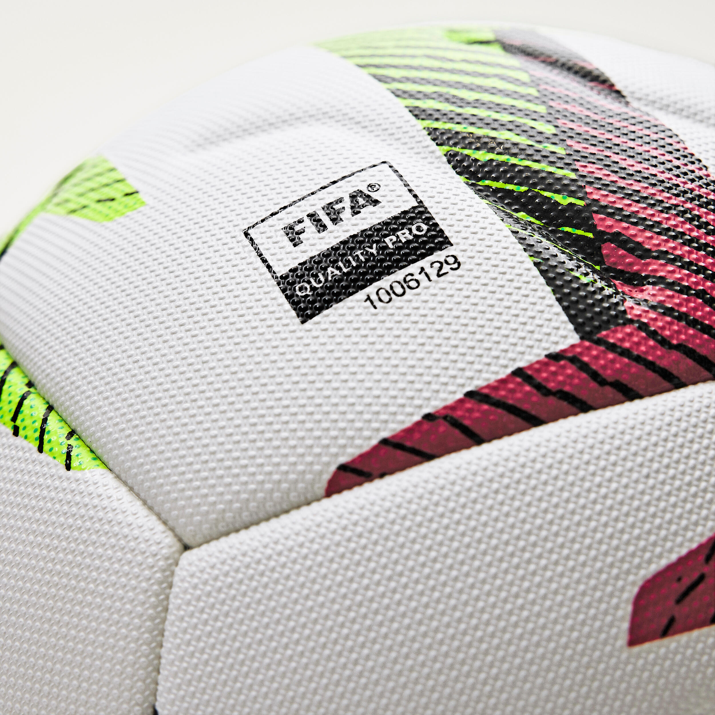 توپ فوتبال کیپستا Kipsta Uber Eats Ligue 1 Official Match Ball 2023 سایز 5 توپ فوتبال کیپستا Kipsta Uber Eats Ligue 1 Official Match Ball 2023 سایز 5