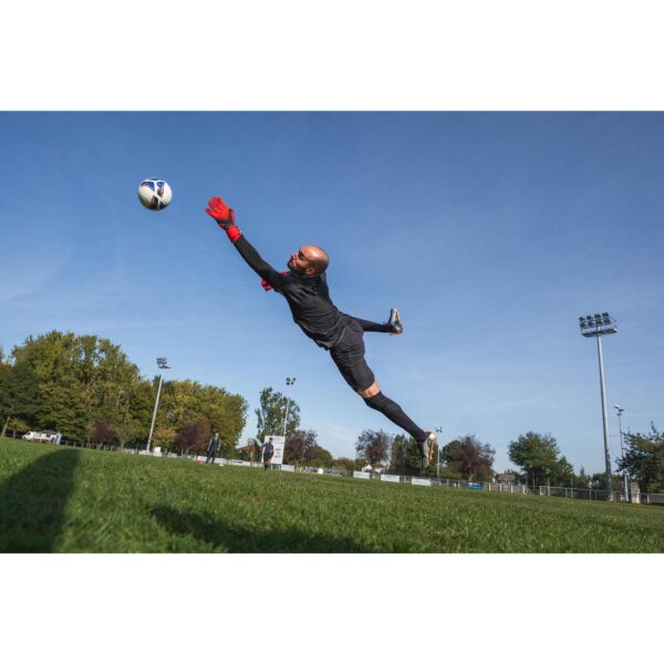 دستکش دروازه بانی کیپستا دکتلون - KIPSTA Goalkeeper Gloves CLR F900 - قرمز/مشکی - Image 9