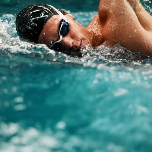 عینک شنا – سایز استاندارد – سفید/آبی – لنز رنگی – مدل BFIT