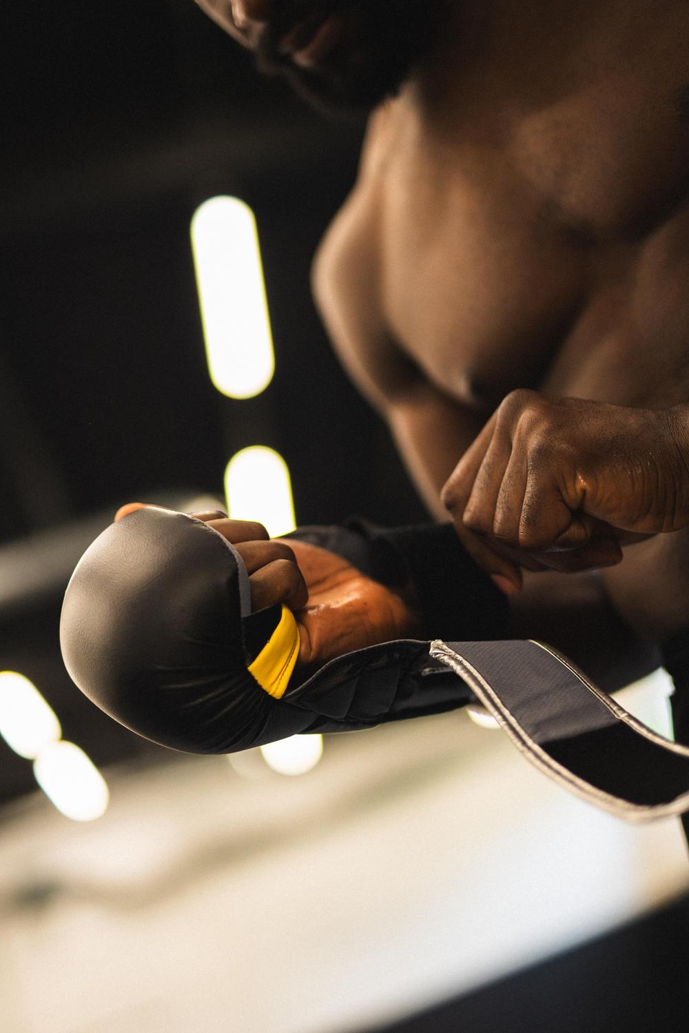 دستکش ام ام ای دکتلون - Outshock Adult MMA Gloves - نقره ای دستکش ام ام ای دکتلون - Outshock Adult MMA Gloves - نقره ای - Image 10