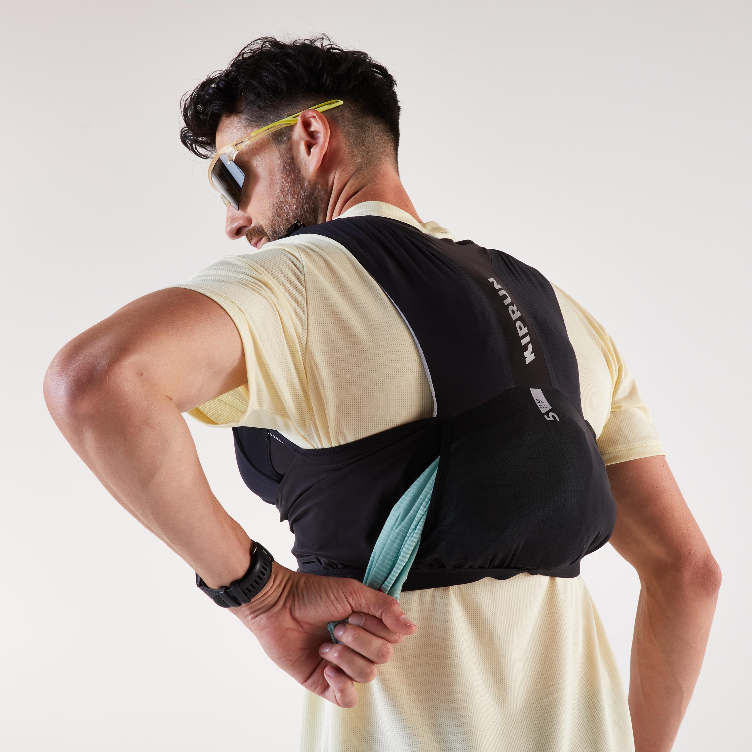 جلیقه دویدن و حمل آب بزرگسال Decathlon Kiprun 900 Race – خاکستری جلیقه دویدن و حمل آب بزرگسال Decathlon Kiprun 900 Race – خاکستری - تصویر 4