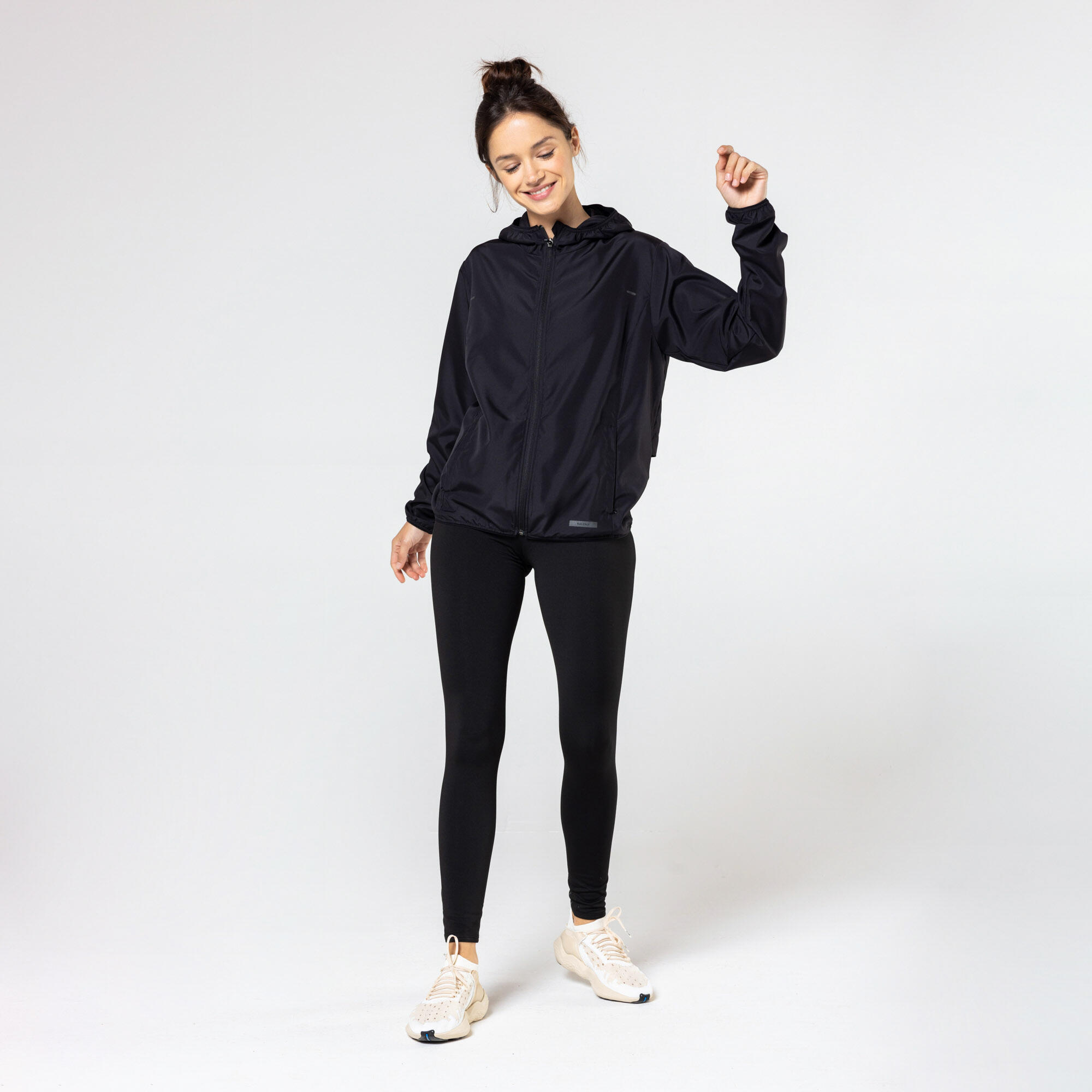 بادگیر زنانه Decathlon Kiprun Run 100 Wind – مشکی بادگیر زنانه Decathlon Kiprun Run 100 Wind – مشکی - تصویر 6
