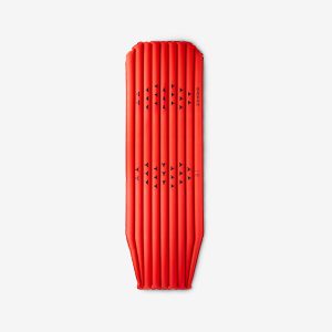 متکای کمپینگ و کوهنوردی و طبیعتگردی بزرگسال Decathlon MT500 – قرمز متکای کمپینگ و کوهنوردی و طبیعتگردی بزرگسال Decathlon MT500 – قرمز